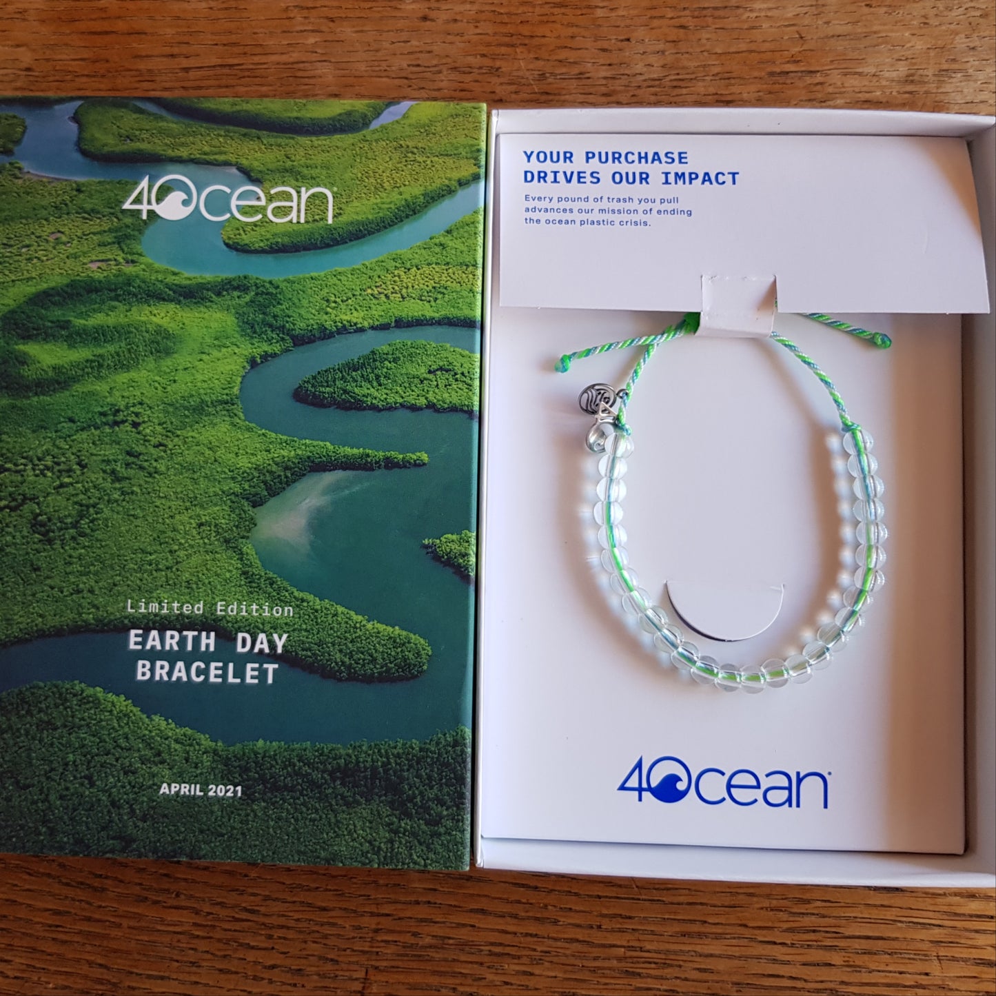 4ocean Earthday armband med förpackning - Naturbode