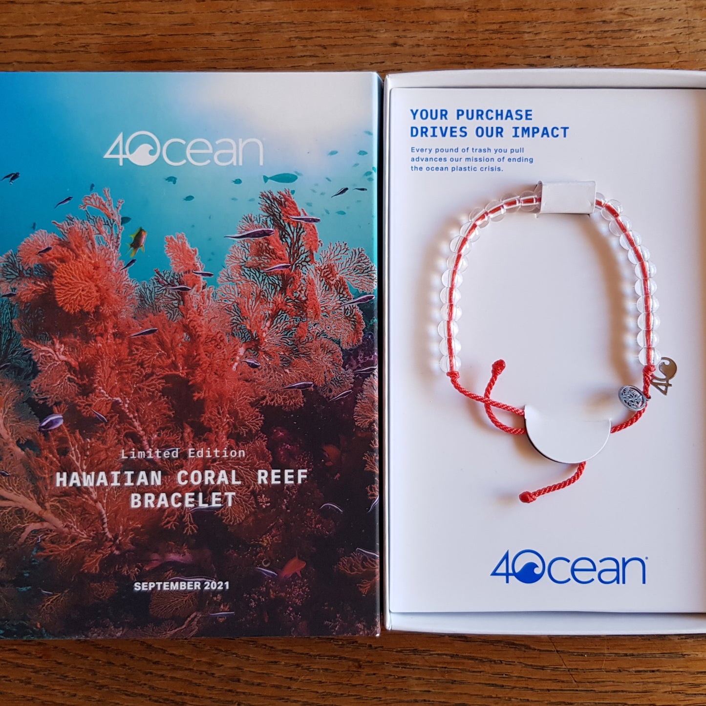 Korallrev rödorange armband 4ocean - Naturboden