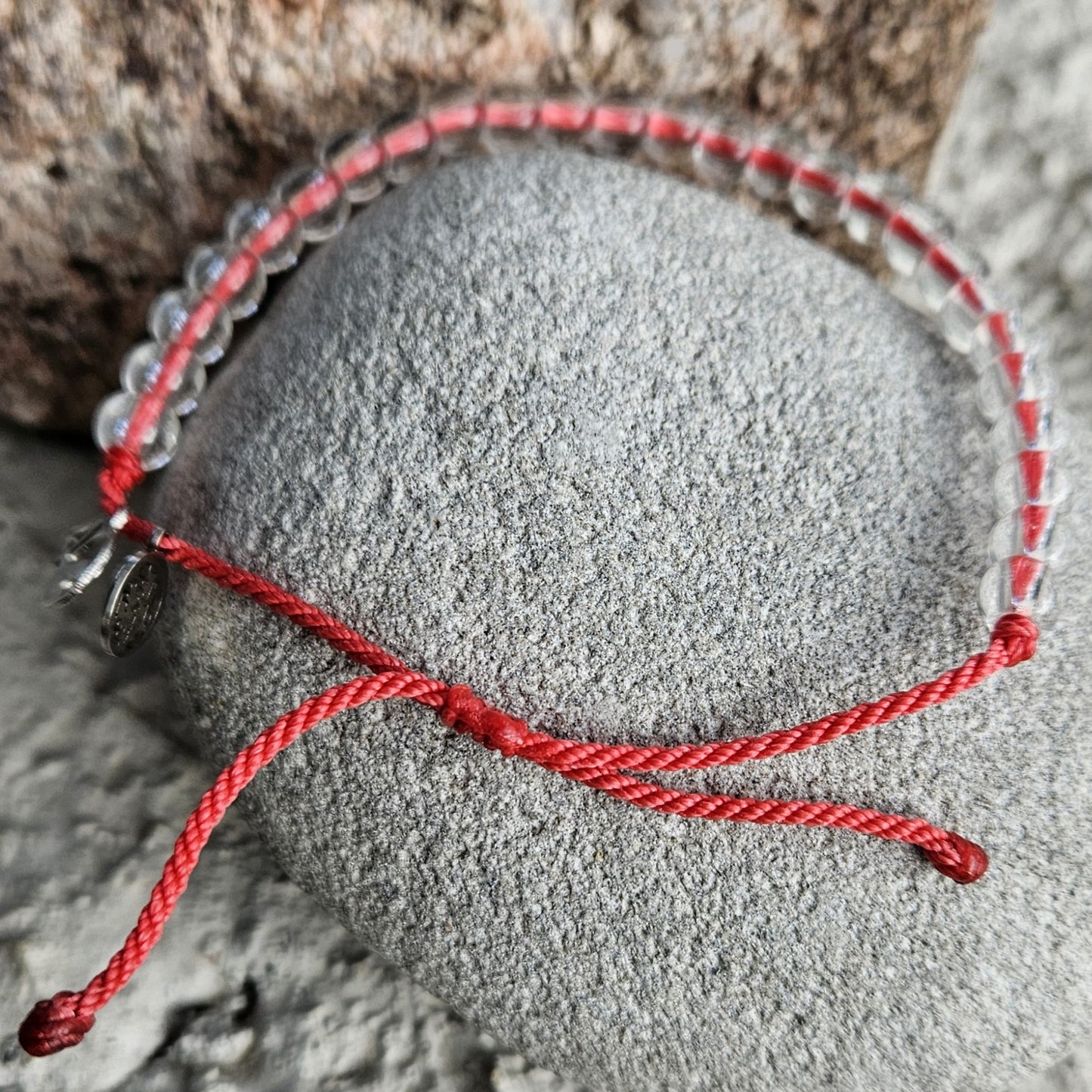 Armband rödorange med pärlor 4ocean - Naturboden