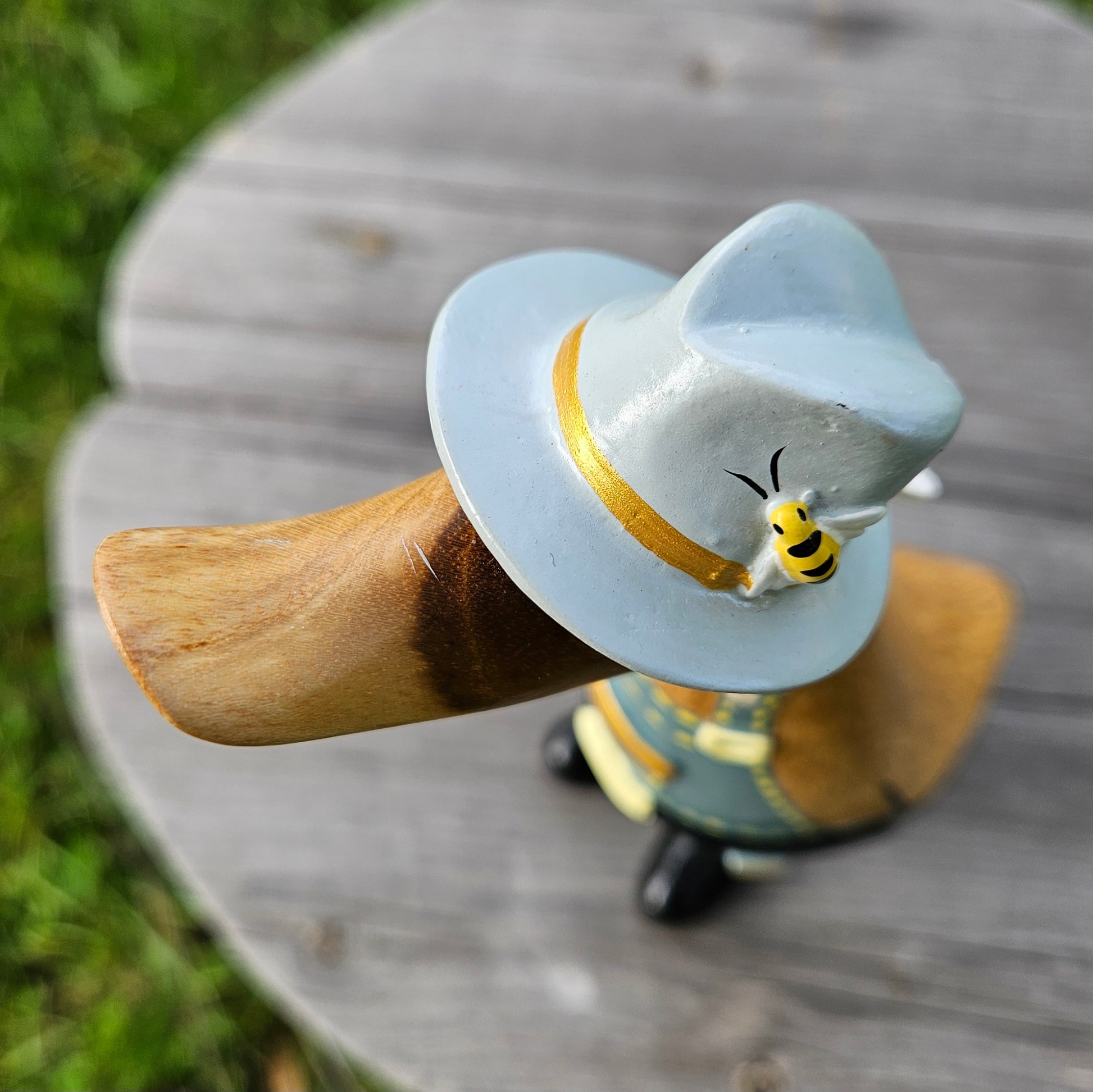 Dcuk anka i bambu, Bumble närbild huvud och hatt- Naturboden