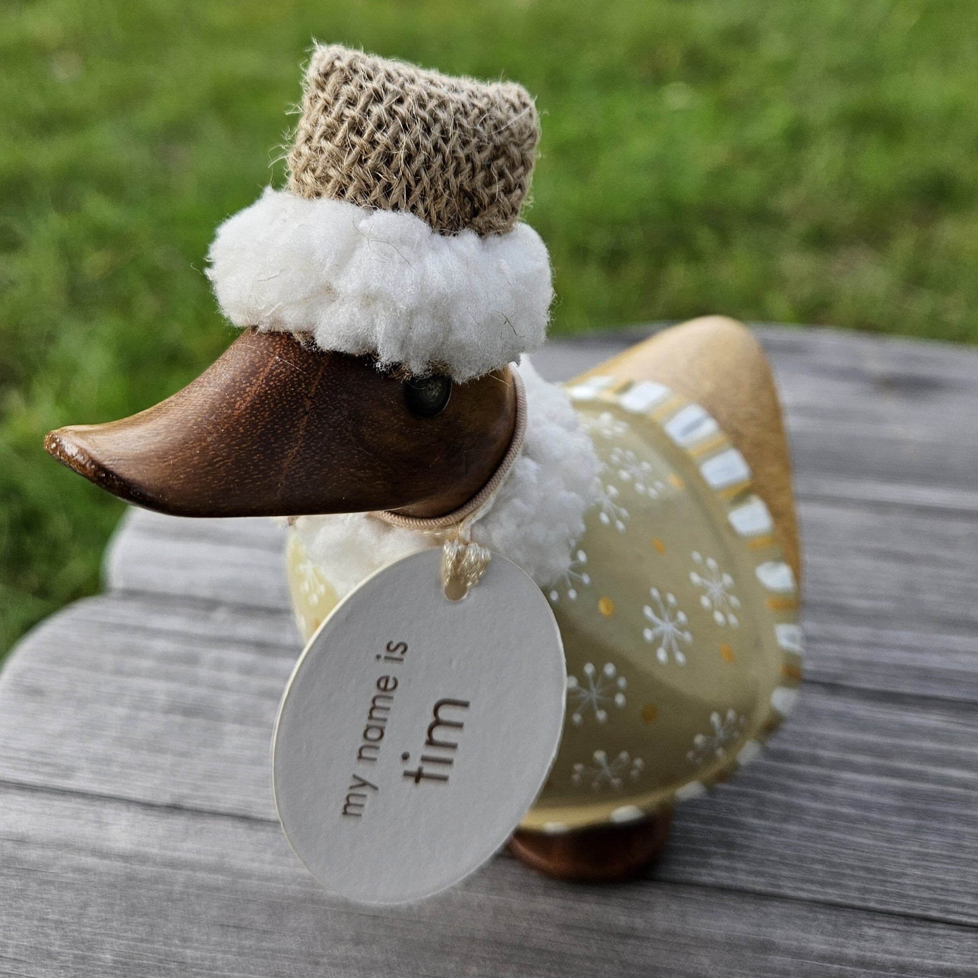 Julanka i bambu, säckvävs-mössa, dress i beige, guld och vitt - Naturboden