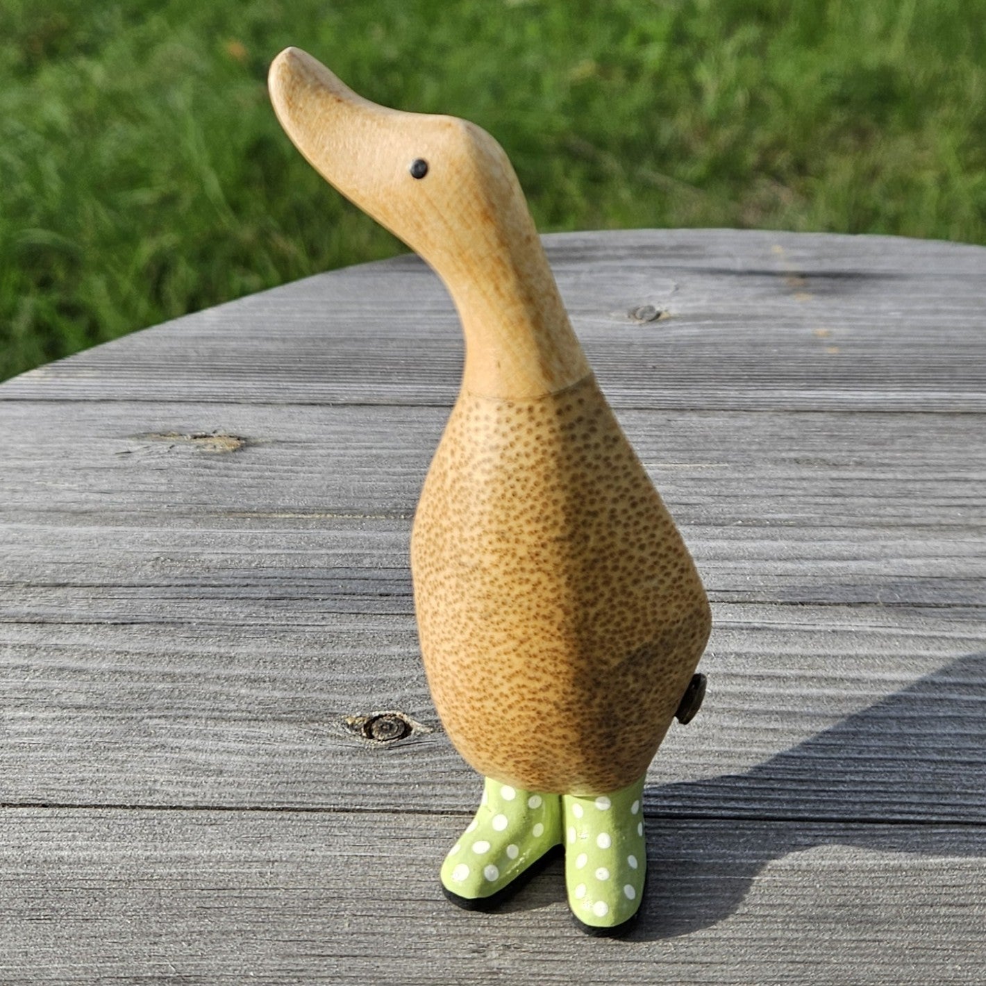 liten anka i bambu med gröna stövlar med vita prickar Grön 1 - Naturboden