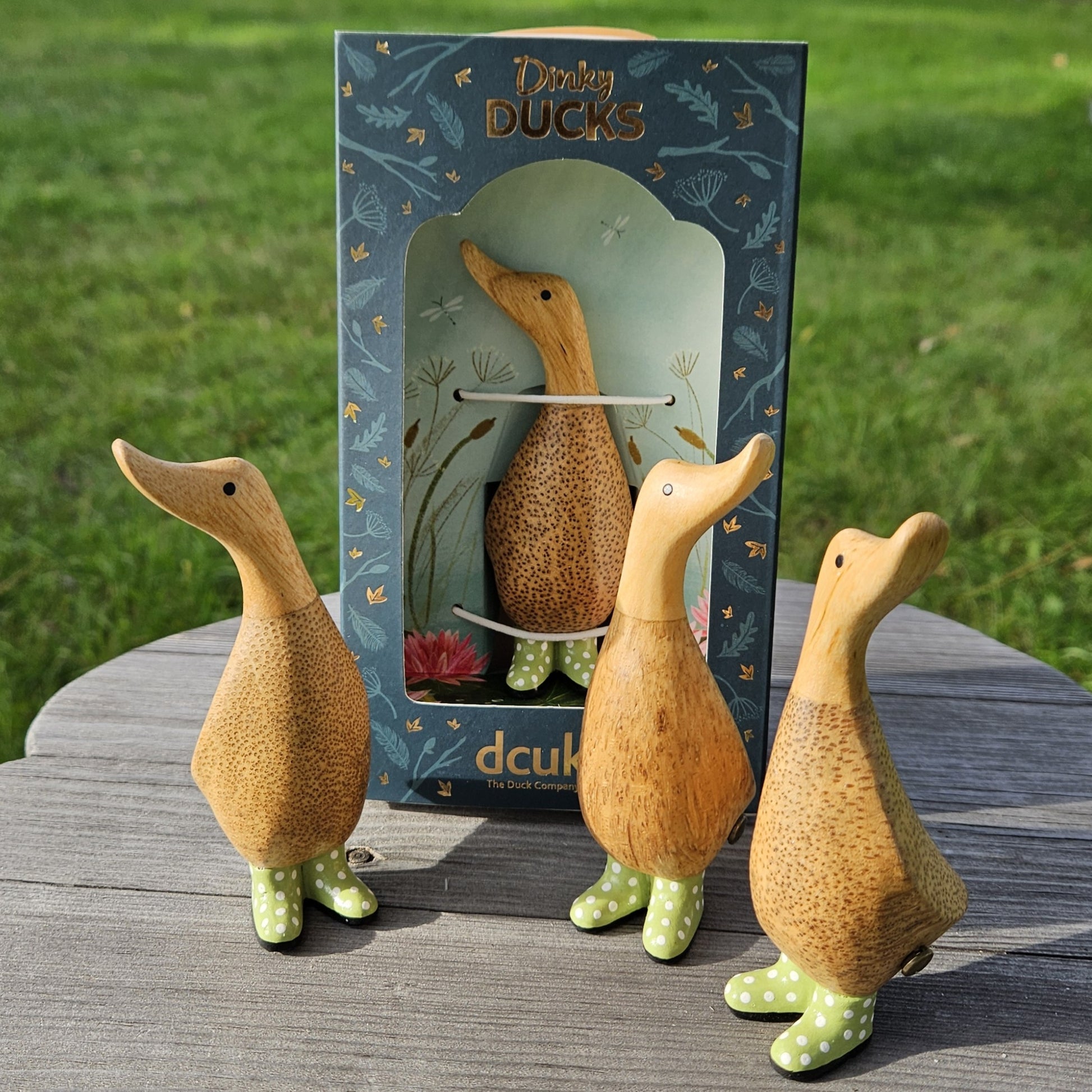 Liten Anka i bambu  - gröna stövlar - Dinky Ducks - Naturboden