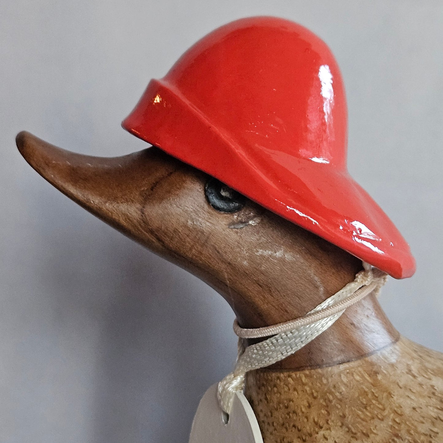 Anka i bambu, röd hatt - Naturboden