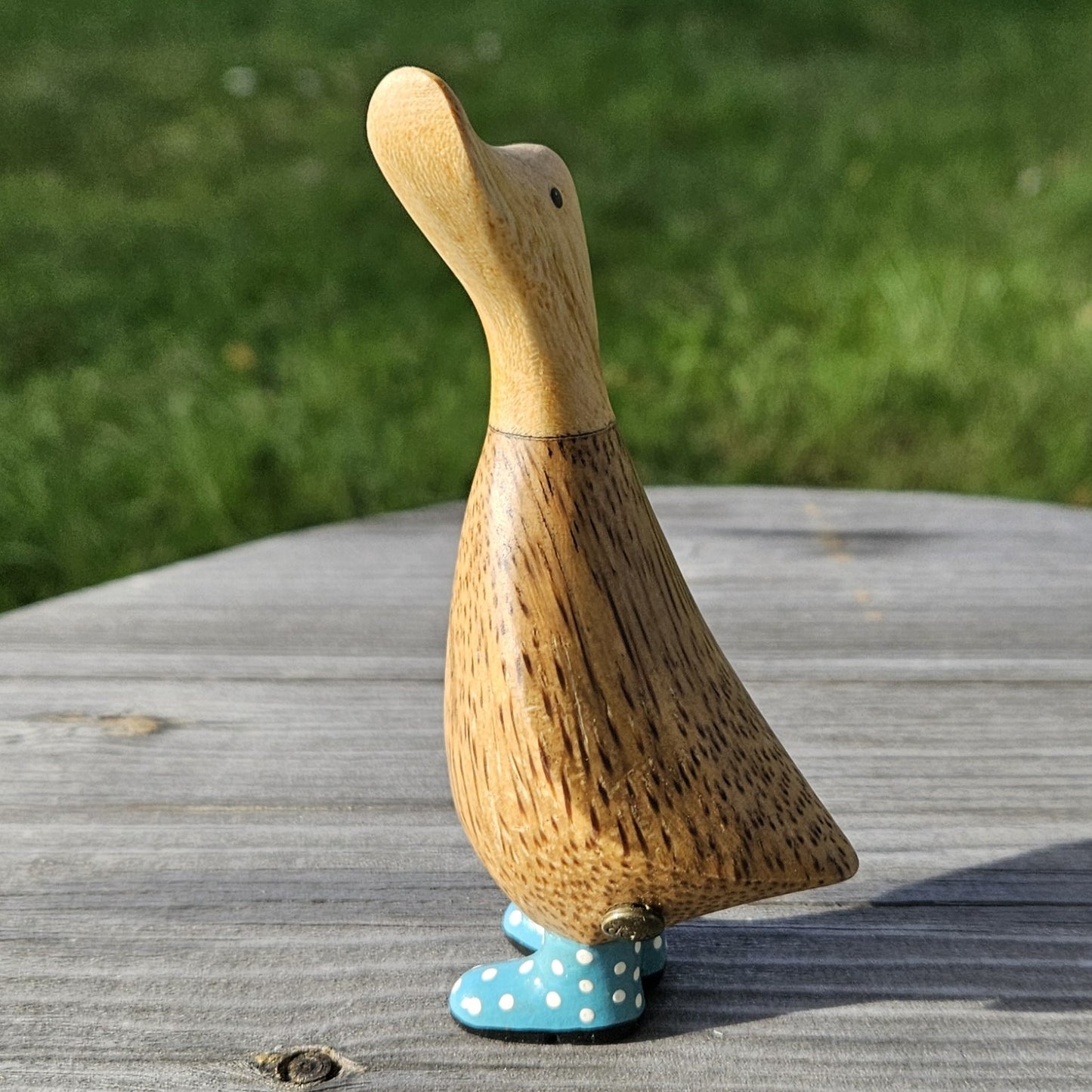 liten anka i bambu, blå stövlar - Naturboden