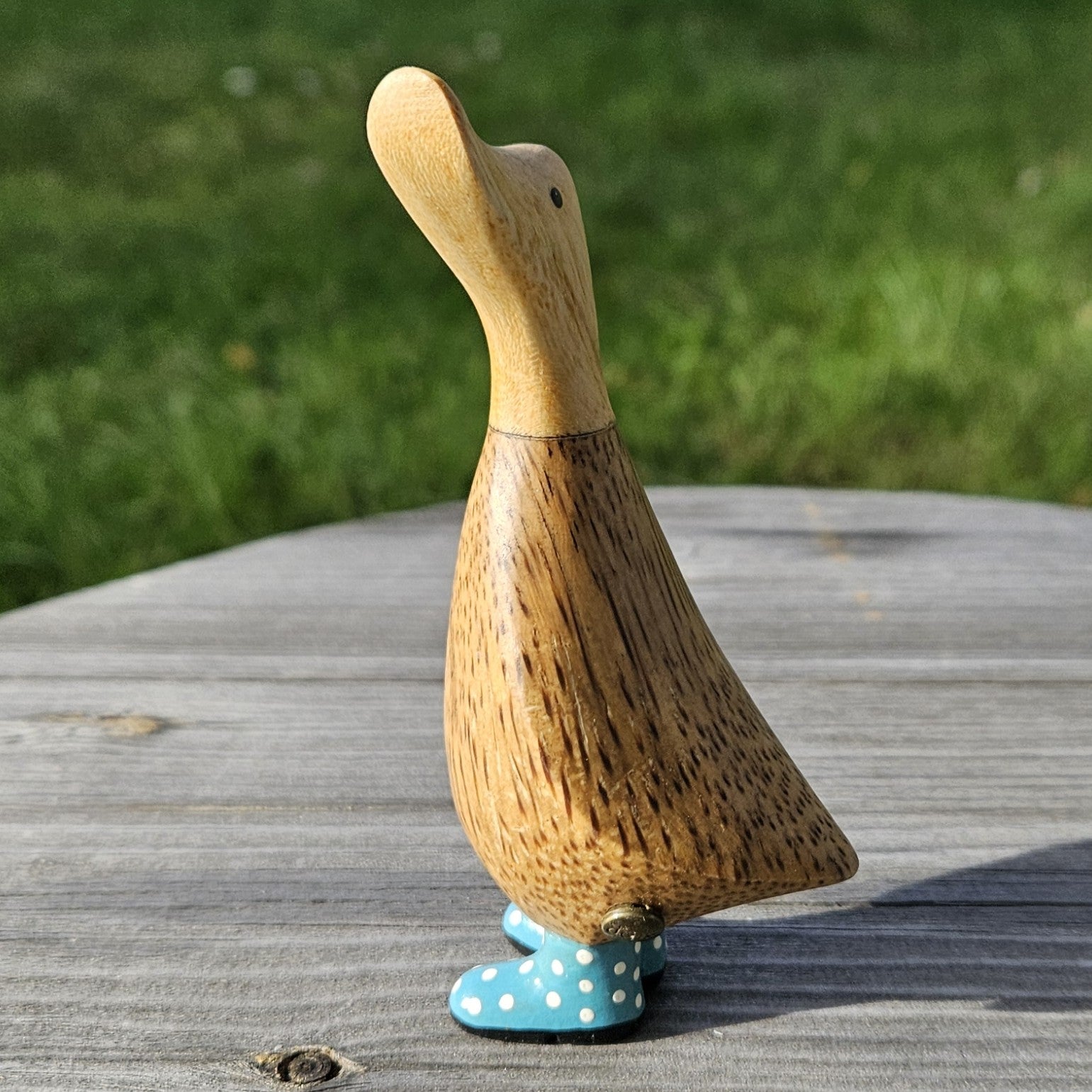 liten anka i bambu, blå stövlar - Naturboden