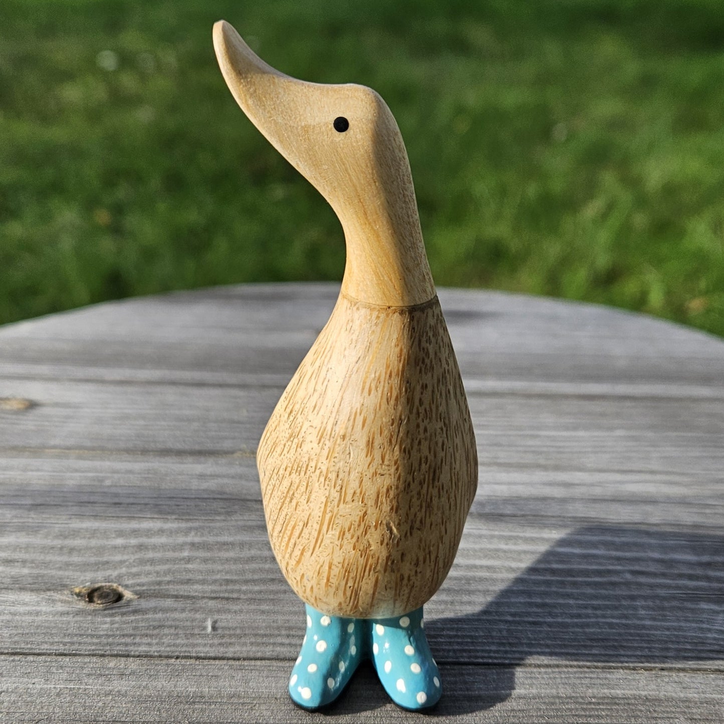 Liten Anka i bambu  - blå stövlar - Dinky Ducks - Naturboden