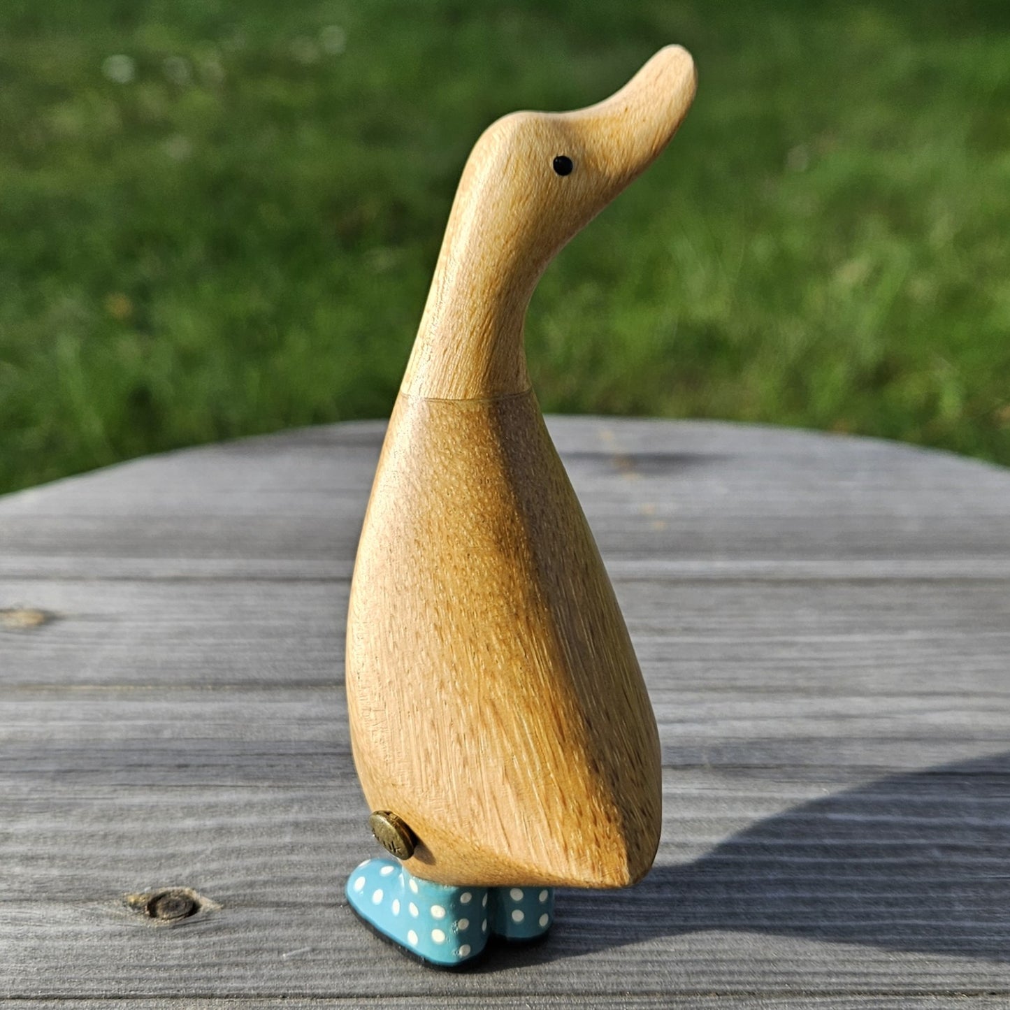 Liten anka i bambu, blå stövlar, baksida - Naturboden