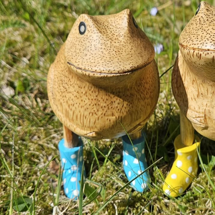 Grodor i bambu med prickiga gummistövlar - Naturboden