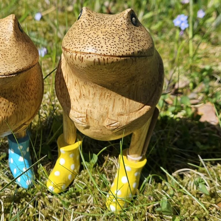 Grodor i bambu med prickiga gummistövlar - Naturboden