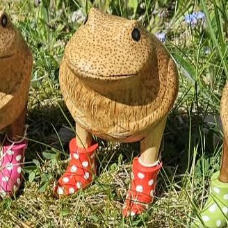 Grodor i bambu med prickiga gummistövlar - Naturboden